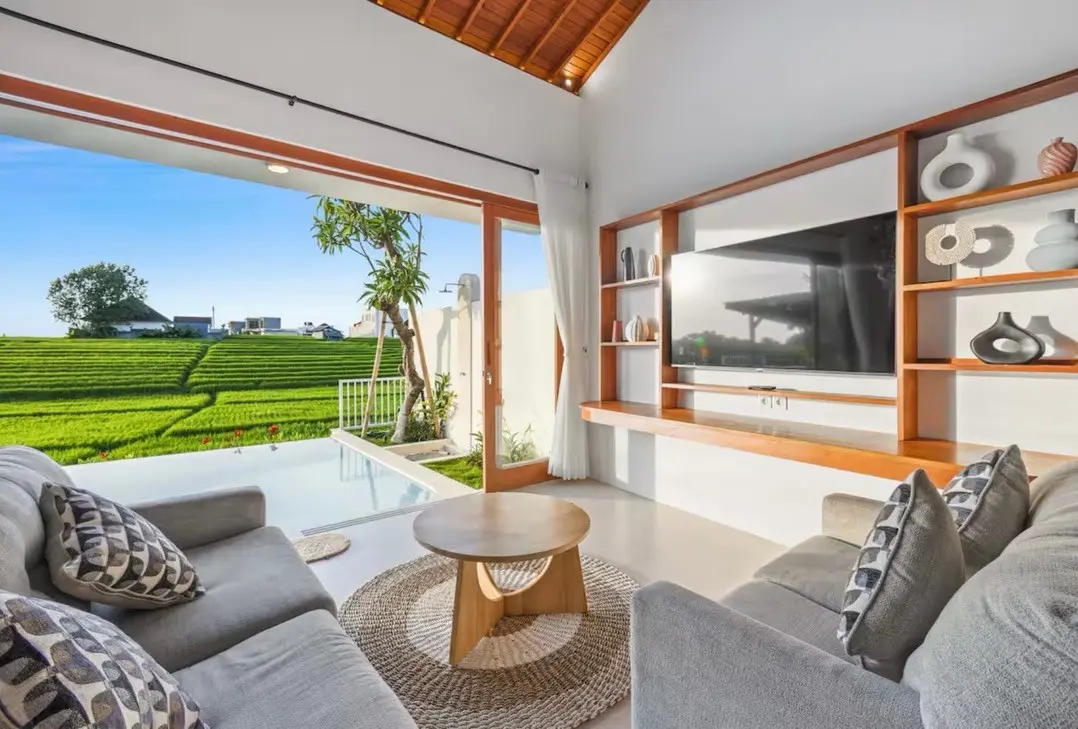 The R Villa Swantika - Rice Field Views, Walk to Obsidian Gym, 2-bed villa for rent in Pererenan – photo 7 of 15