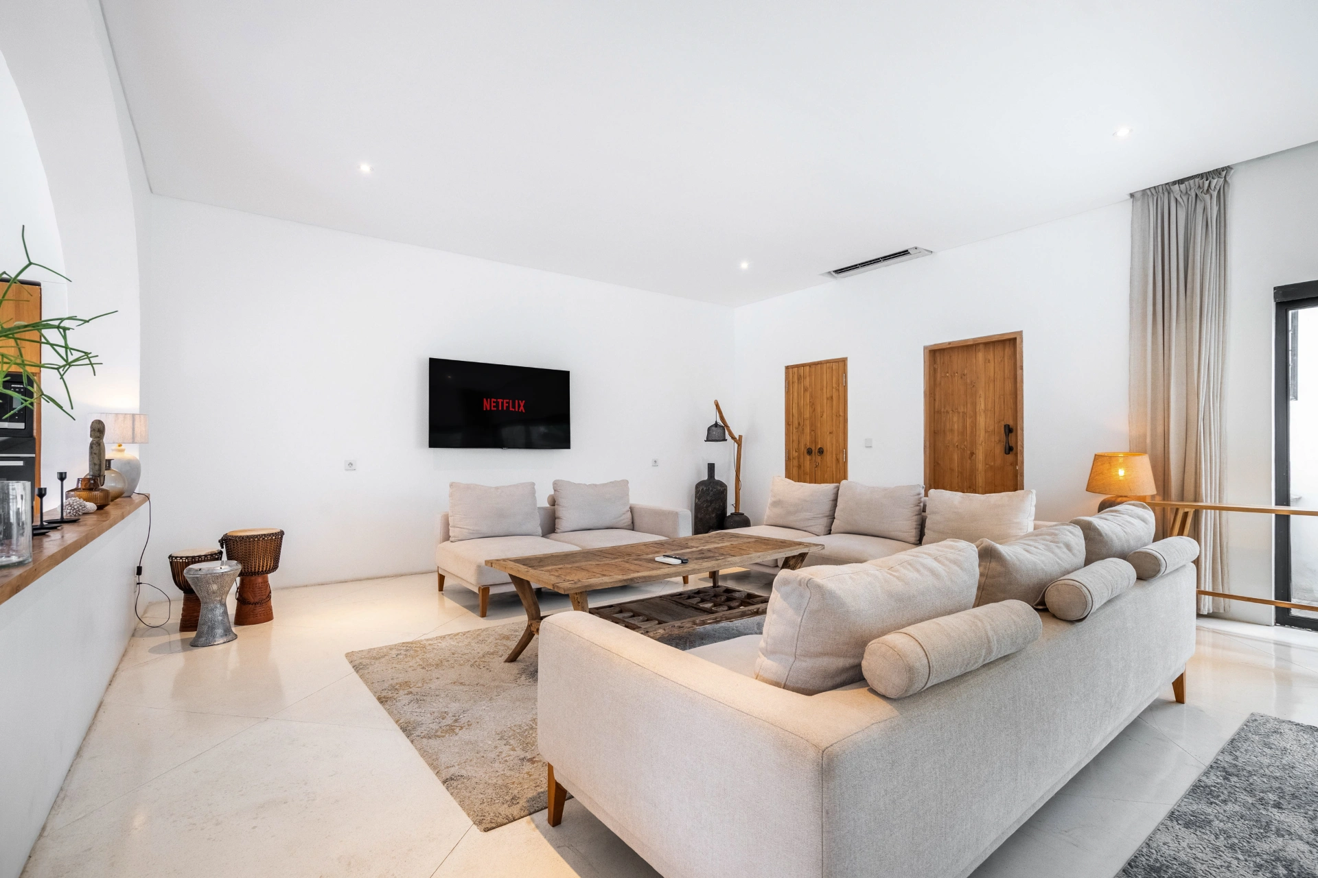 Bianca - Pool Table & BBQ Villa, Canggu, 4-bed villa for rent in Canggu – photo 9 of 15