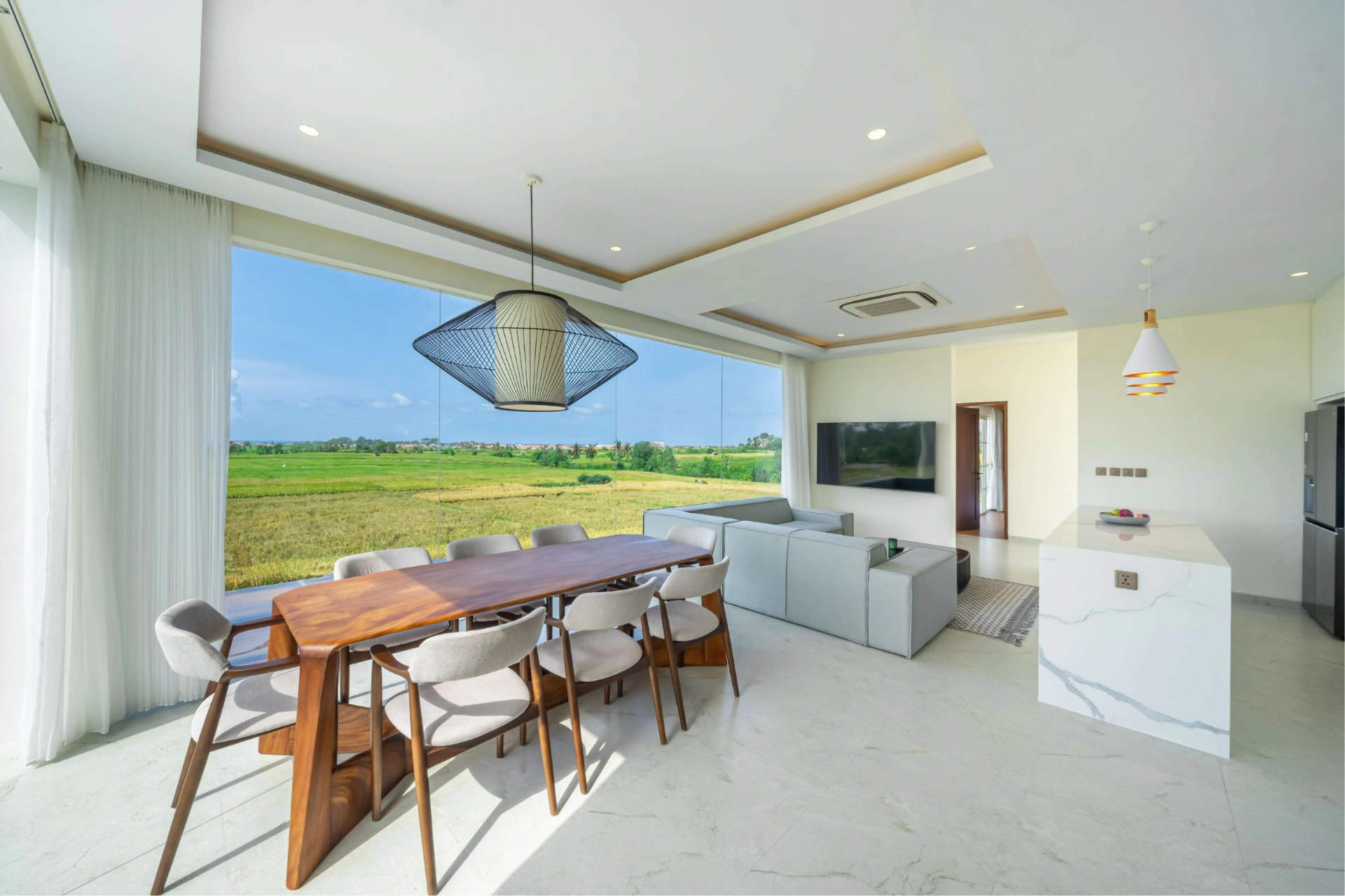 Coastal 2BR Seseh Beach Modern Tropical Masterpiece, 2-bed villa for rent in Seseh – photo 2 of 15