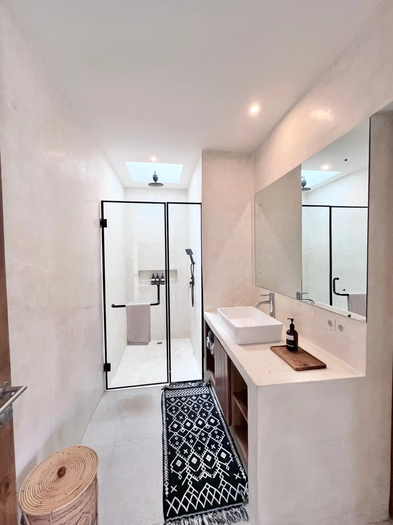 #1 Modern 1BR Villa with Private Rooftop & Pool, 1-bed villa for rent in Pererenan – photo 6 of 15