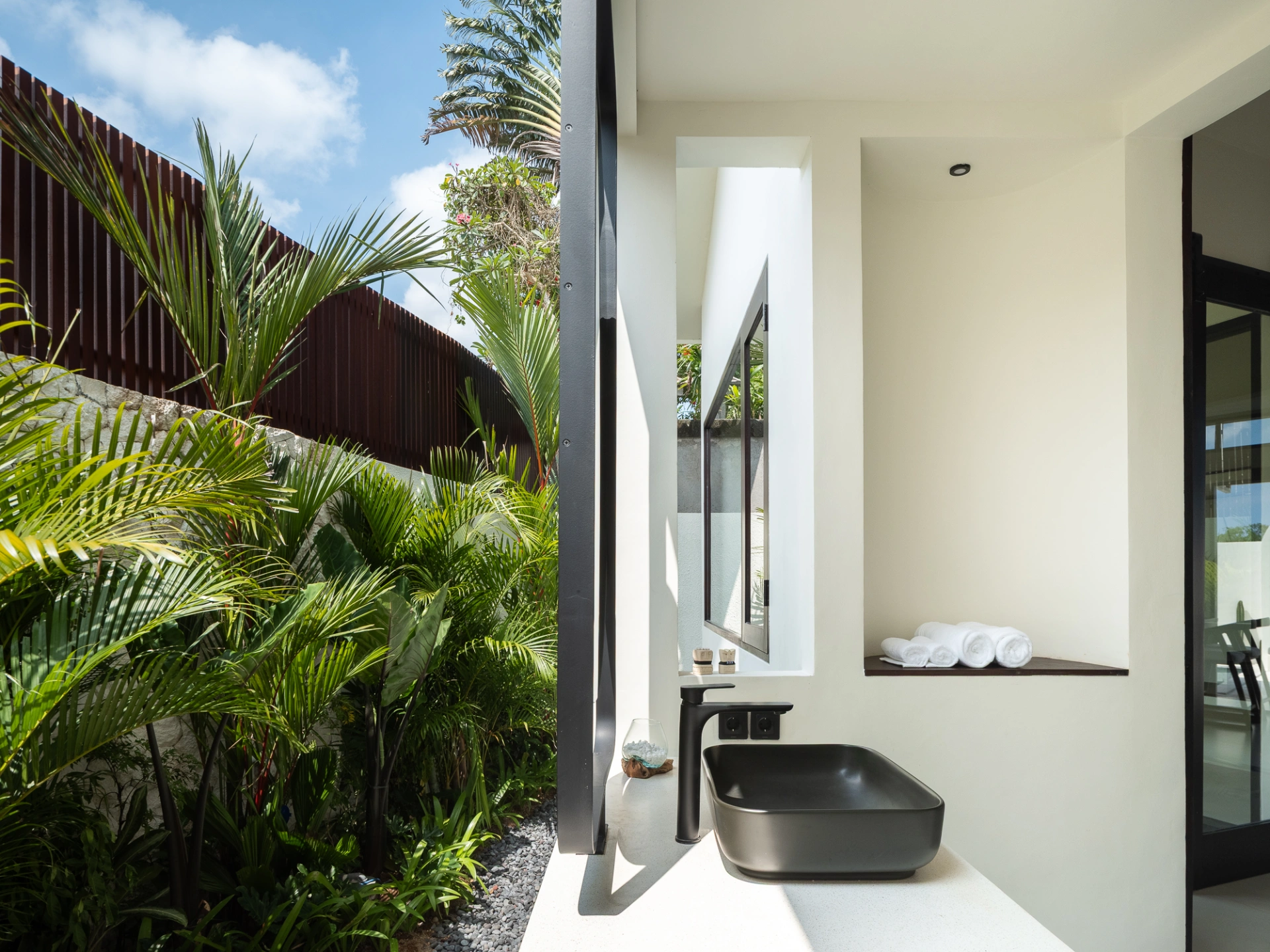 Casa Mi - Modern 1-Bedroom Villa with Working space Walking Distance to Beach, 1-bed villa for rent in Seseh – photo 14 of 15