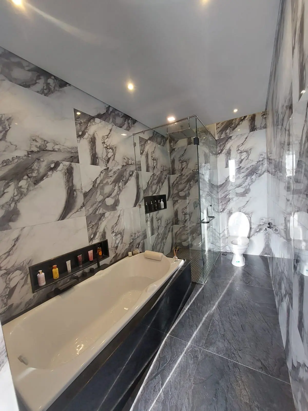 Modern 3BR Villa w/ Rooftop Bar, Home Gym, and Office, 4-bed villa for rent in Canggu – photo 4 of 10