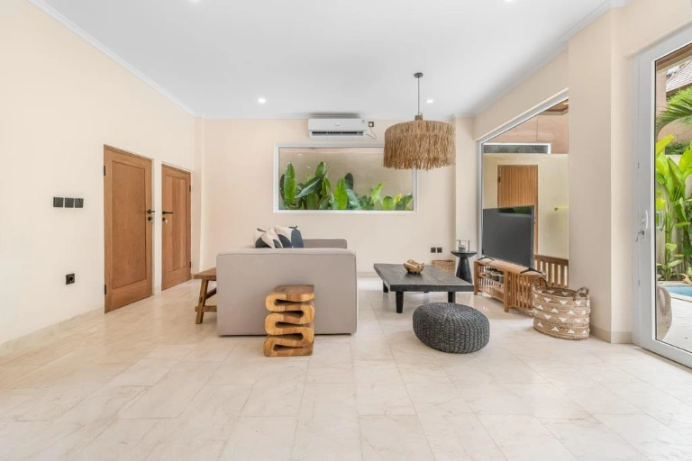 Mediterranean 2BR Villa w/ Private Pool and Backyard, 2-bed villa for rent in Pererenan – photo 2 of 15