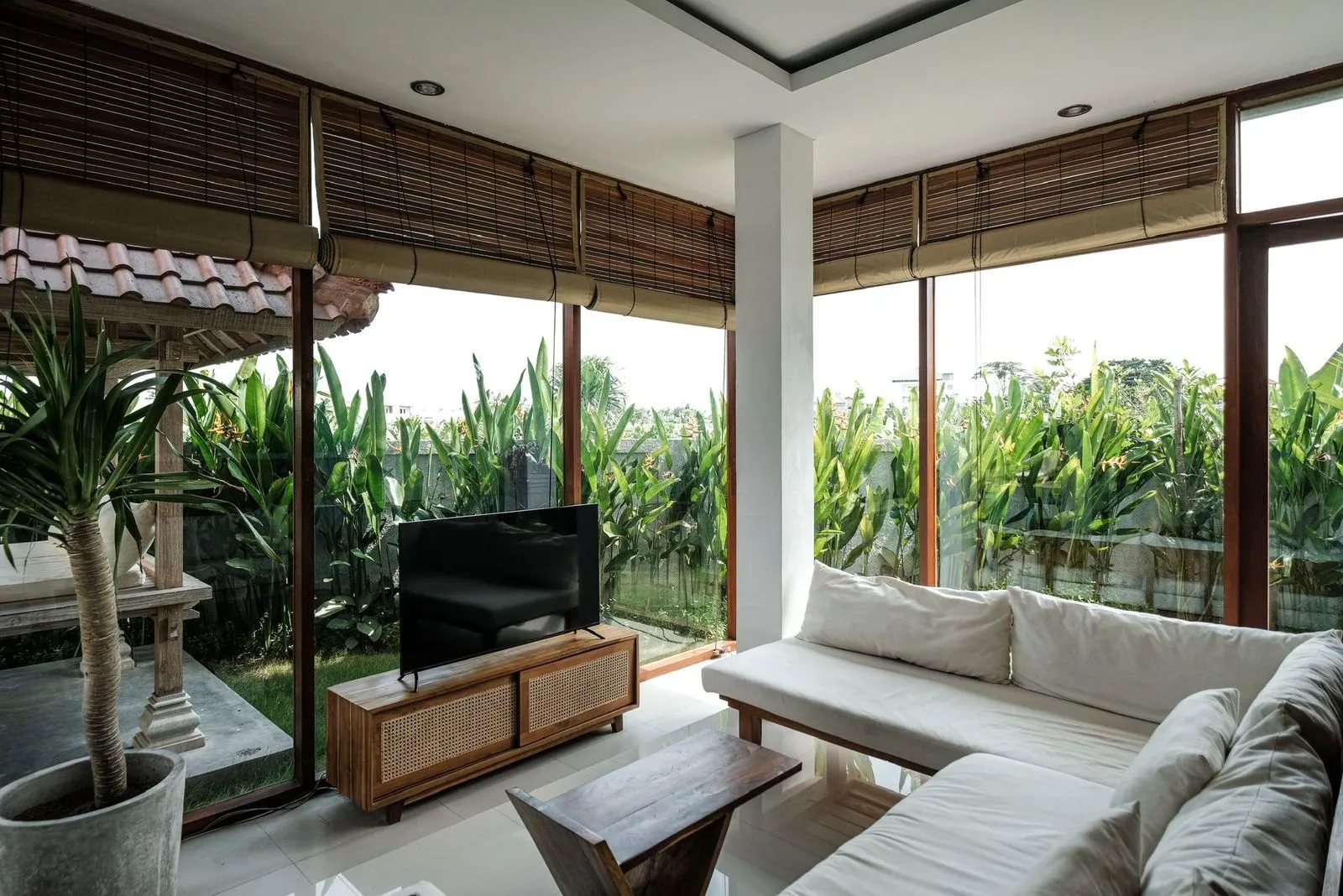 Villa For Rent 3 Bed In Tumbak Bayuh,Badung Bali, 3-bed villa for rent in Pererenan – photo 7 of 15