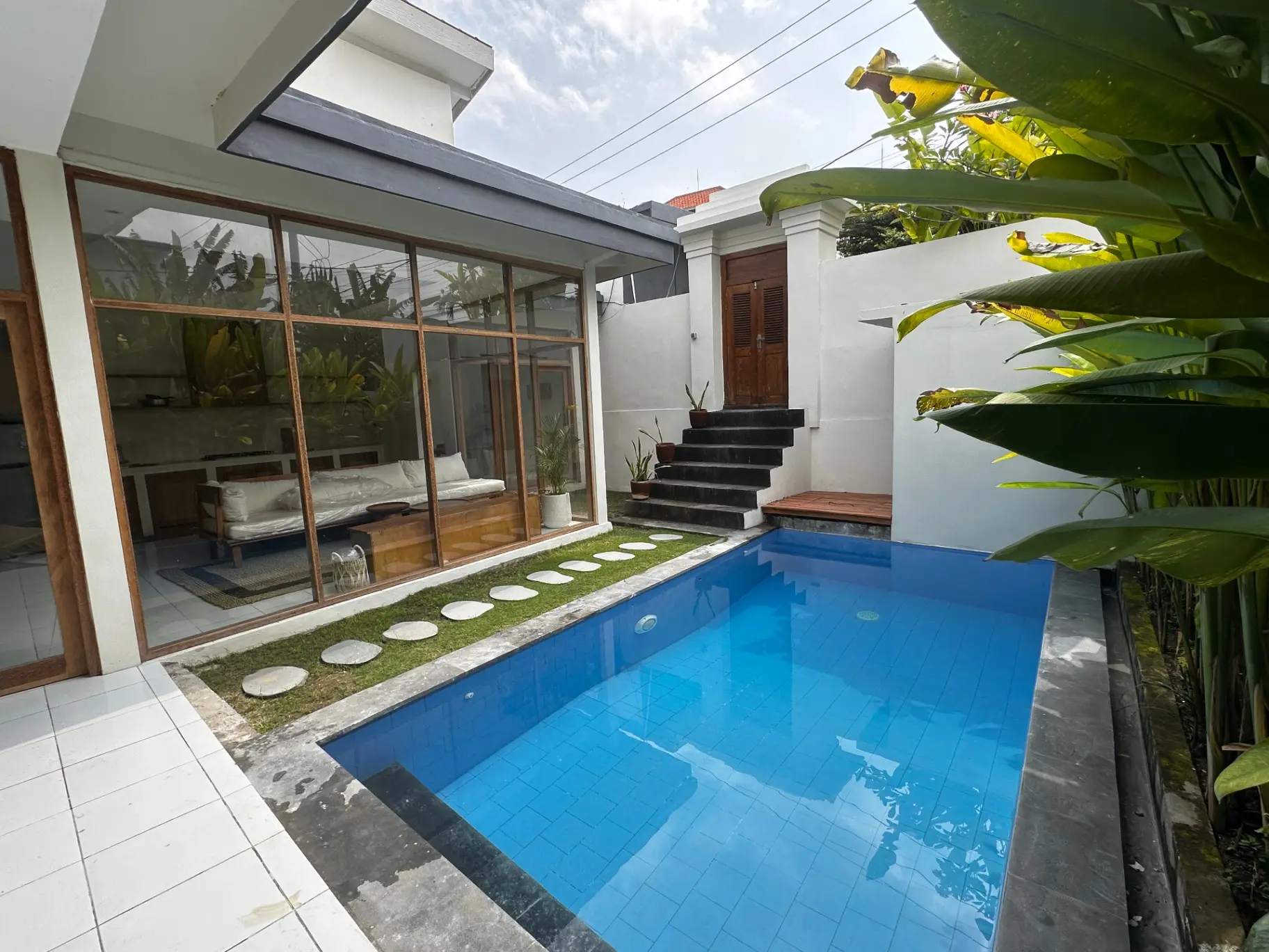 Modern 2BR Villa w/ Private Pool and Home Office, 2-bed villa for rent in Pererenan – photo 2 of 10