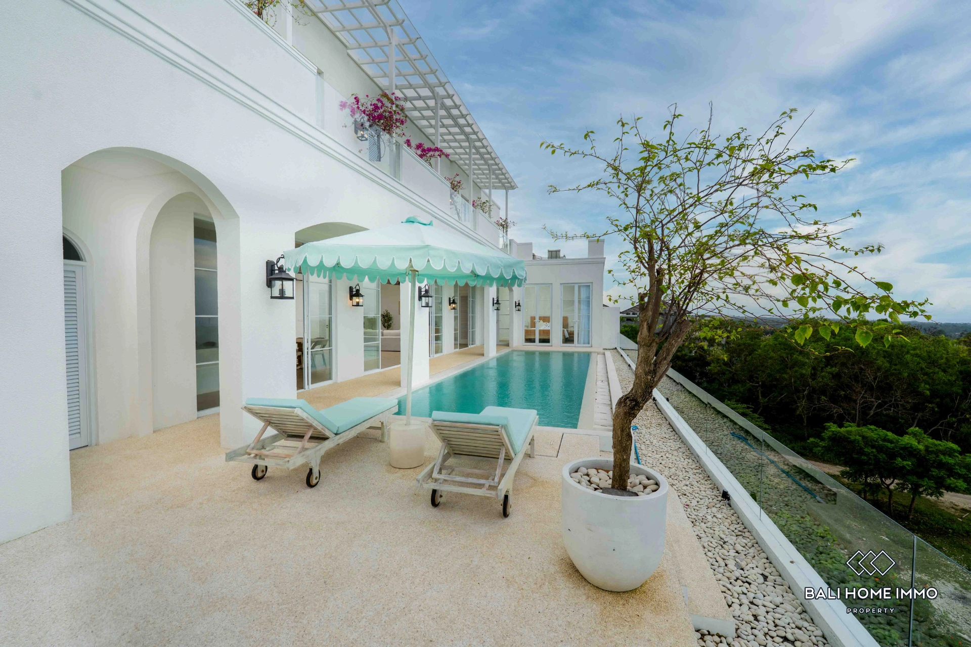 Luxurious 4 Bedrooms Ocean View Villa for Rent in Ungasan, 4-bed villa for rent in Uluwatu – photo 2 of 15