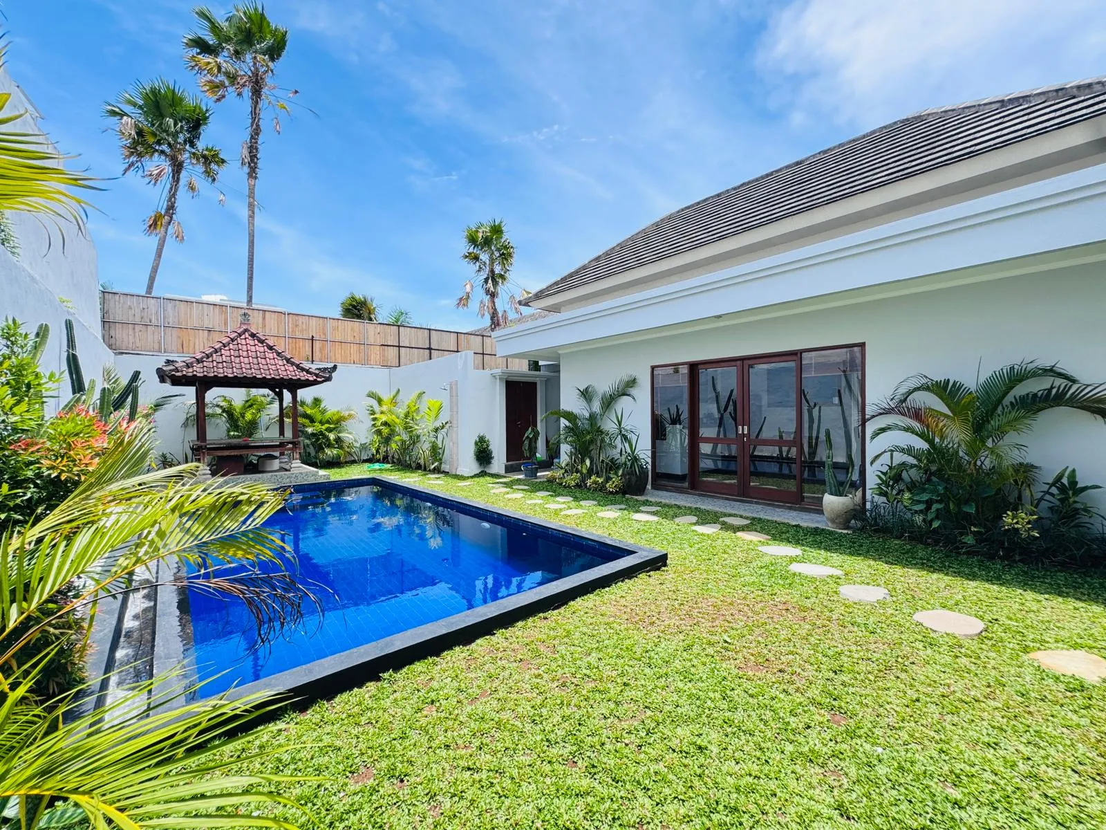 2-bedrooms Villa in Berawa for Yearly Rent, 2-bed villa for rent in Canggu – photo 2 of 15