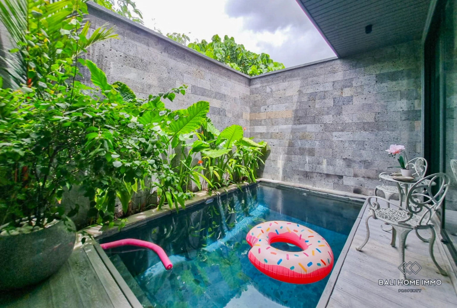 Modern 1 Bedroom Villa for Sale and Rent in Bali Umalas, 1-bed villa for rent in Canggu – photo 11 of 12