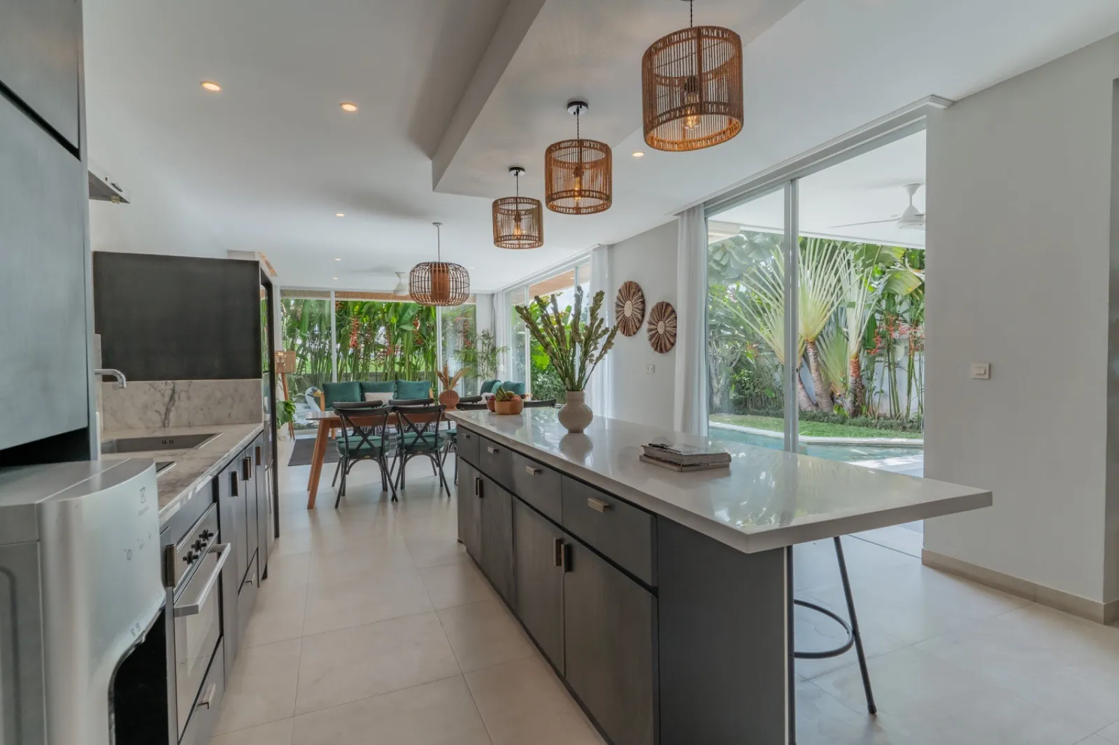 Villa For Rent 3 Bed In Berawa,Tibubeneng Bali, 3-bed villa for rent in Canggu – photo 10 of 15