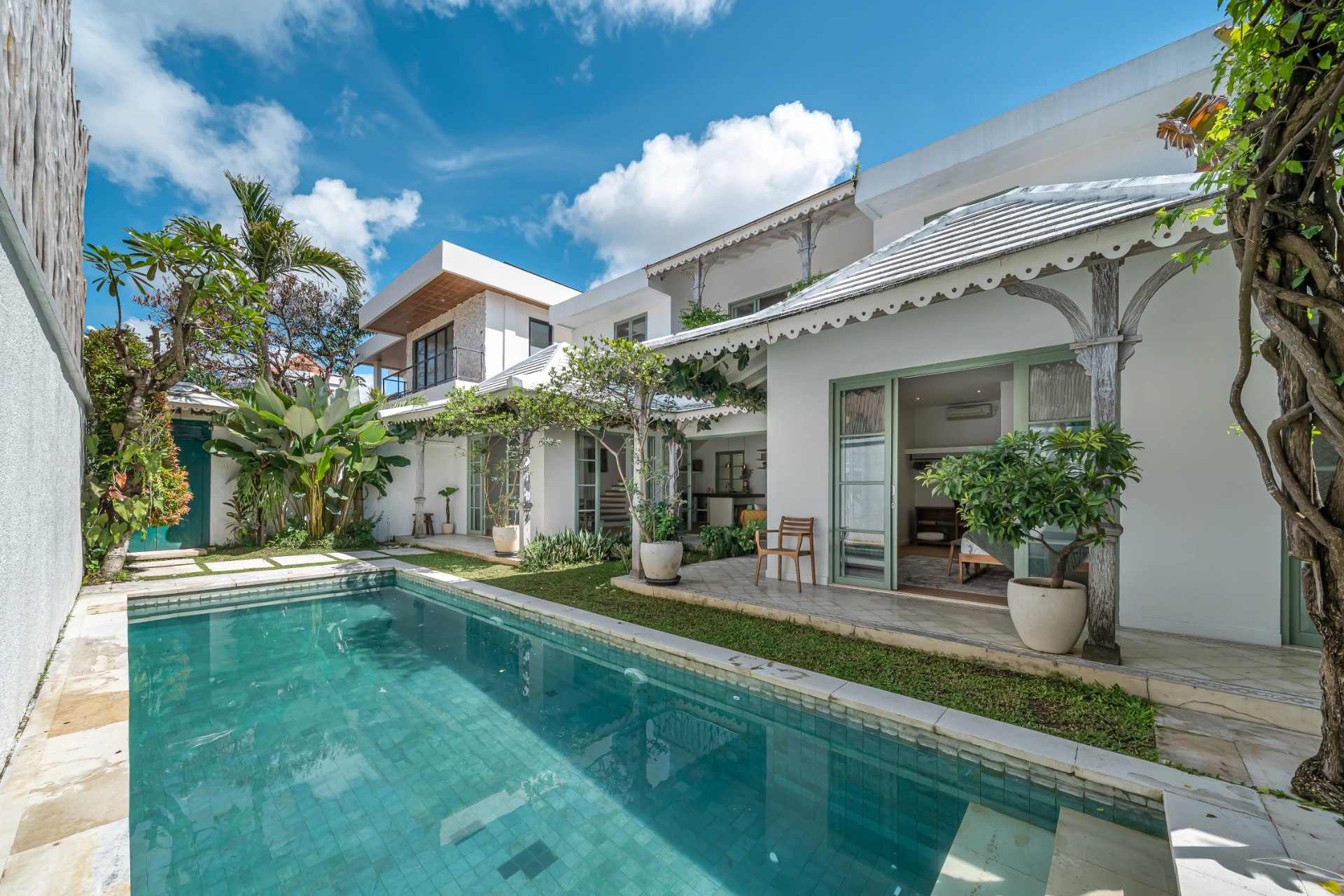 Villa Arjuna - 2 Bedrooms Colonial Tropical Villa in Prime Berawa Location, 2-bed villa for rent in Canggu – photo 2 of 15