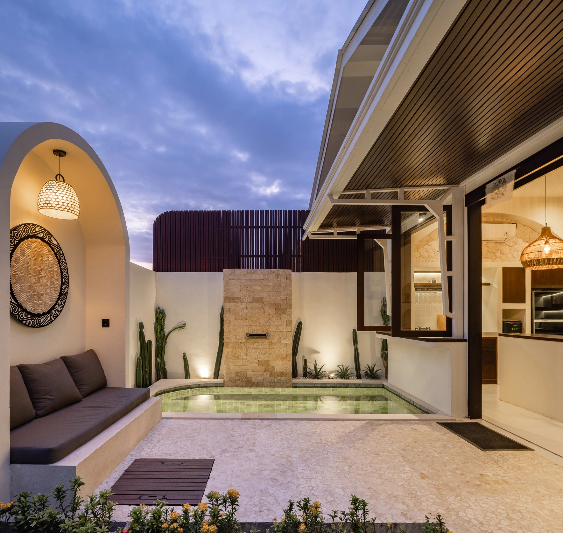 Casa Mi - Modern 1-Bedroom Villa with Working space Walking Distance to Beach, 1-bed villa for rent in Seseh – photo 2 of 15