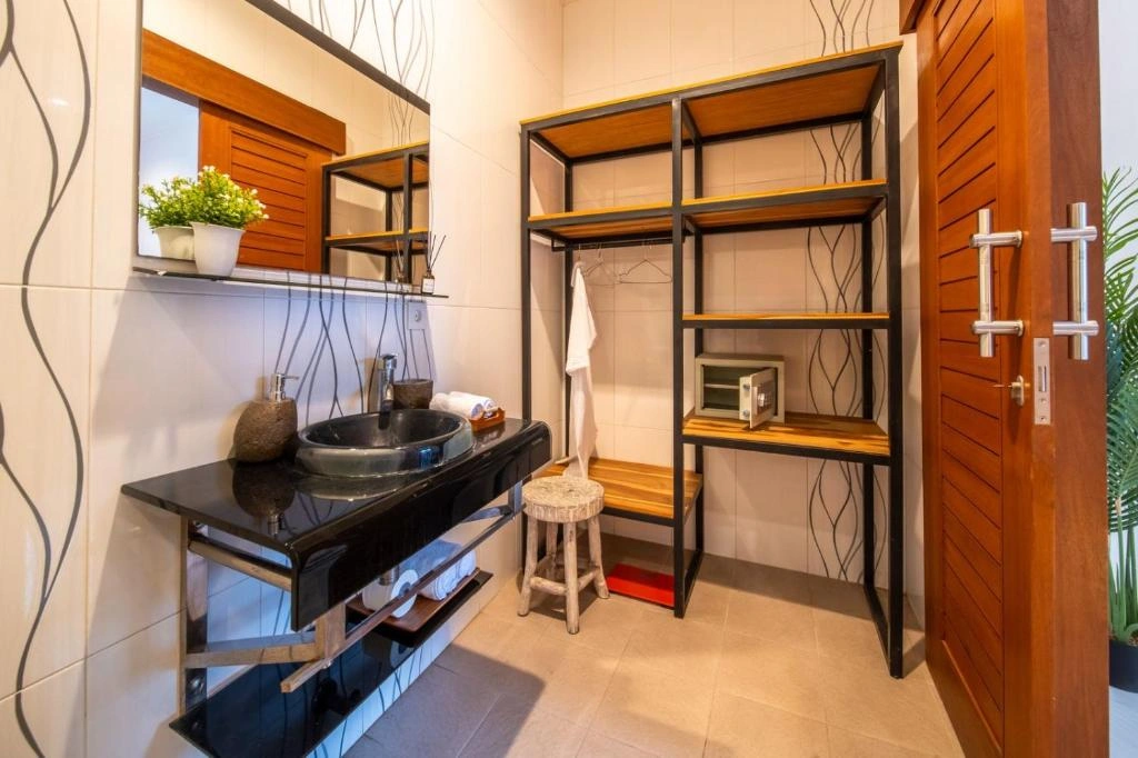 Monthly Rent Villa 4 Bedroom (Kerobokan) By Nami Bali, 4-bed villa for rent in Canggu – photo 9 of 12