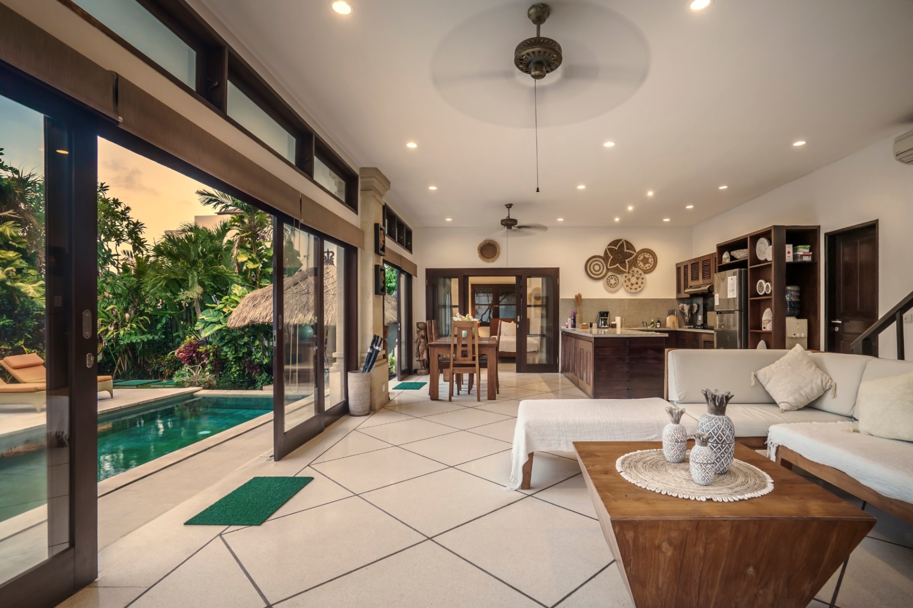 Villa Gading - Stunning 4BD Villa near Seminyak Beach, 4-bed villa for rent in Seminyak – photo 13 of 15