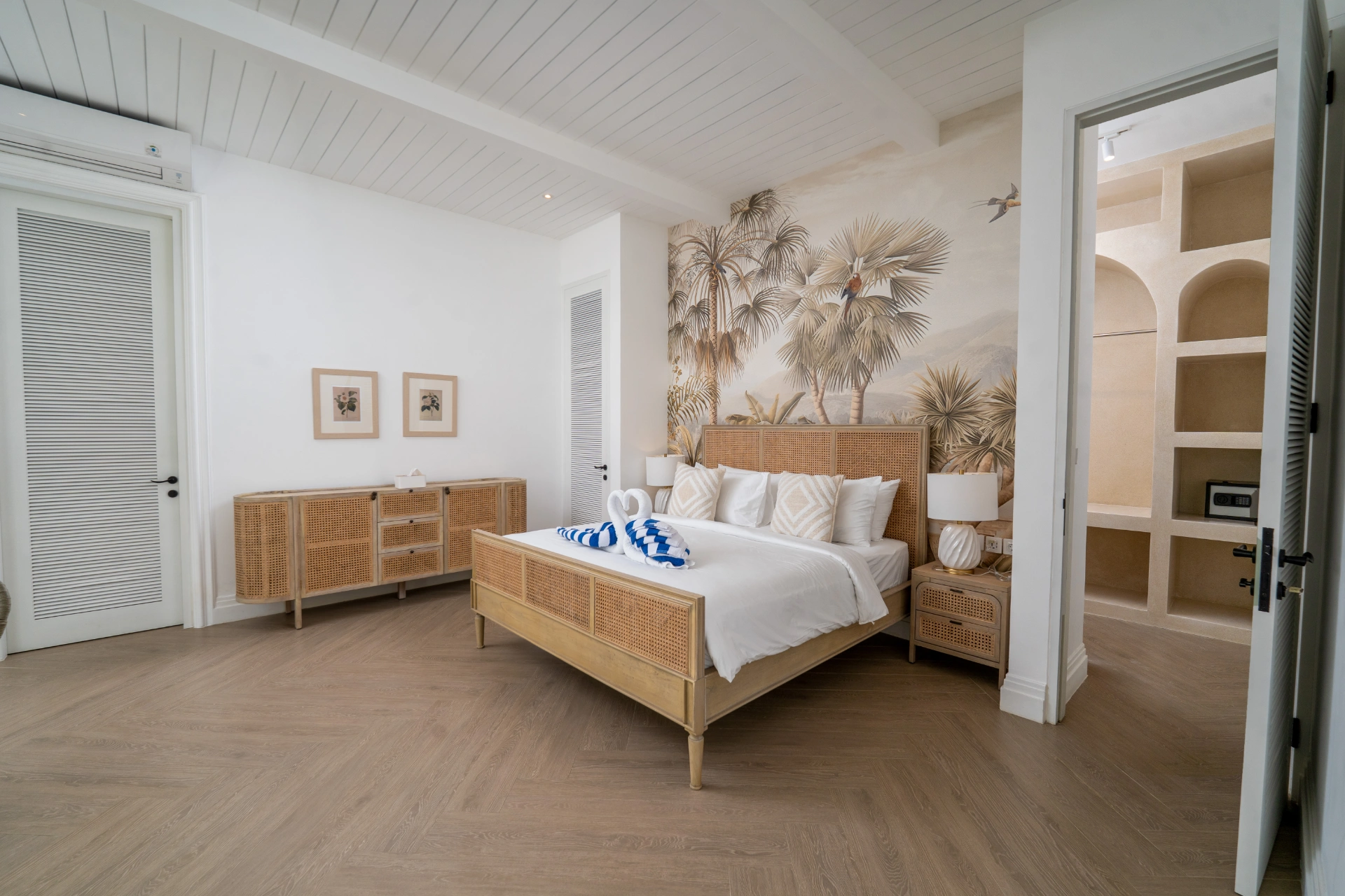 Villa Aclasa: Luxe 4BR Retreat in Central Canggu, 4-bed villa for rent in Canggu – photo 3 of 15