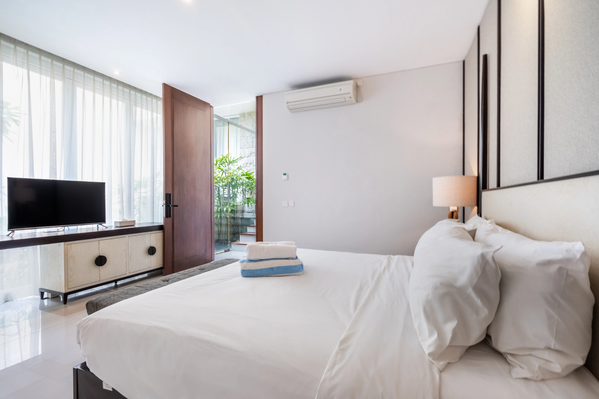 Three Bedroom Private Pool Villa in Nusa Dua Bali, 3-bed villa for rent in Nusa Dua – photo 9 of 15