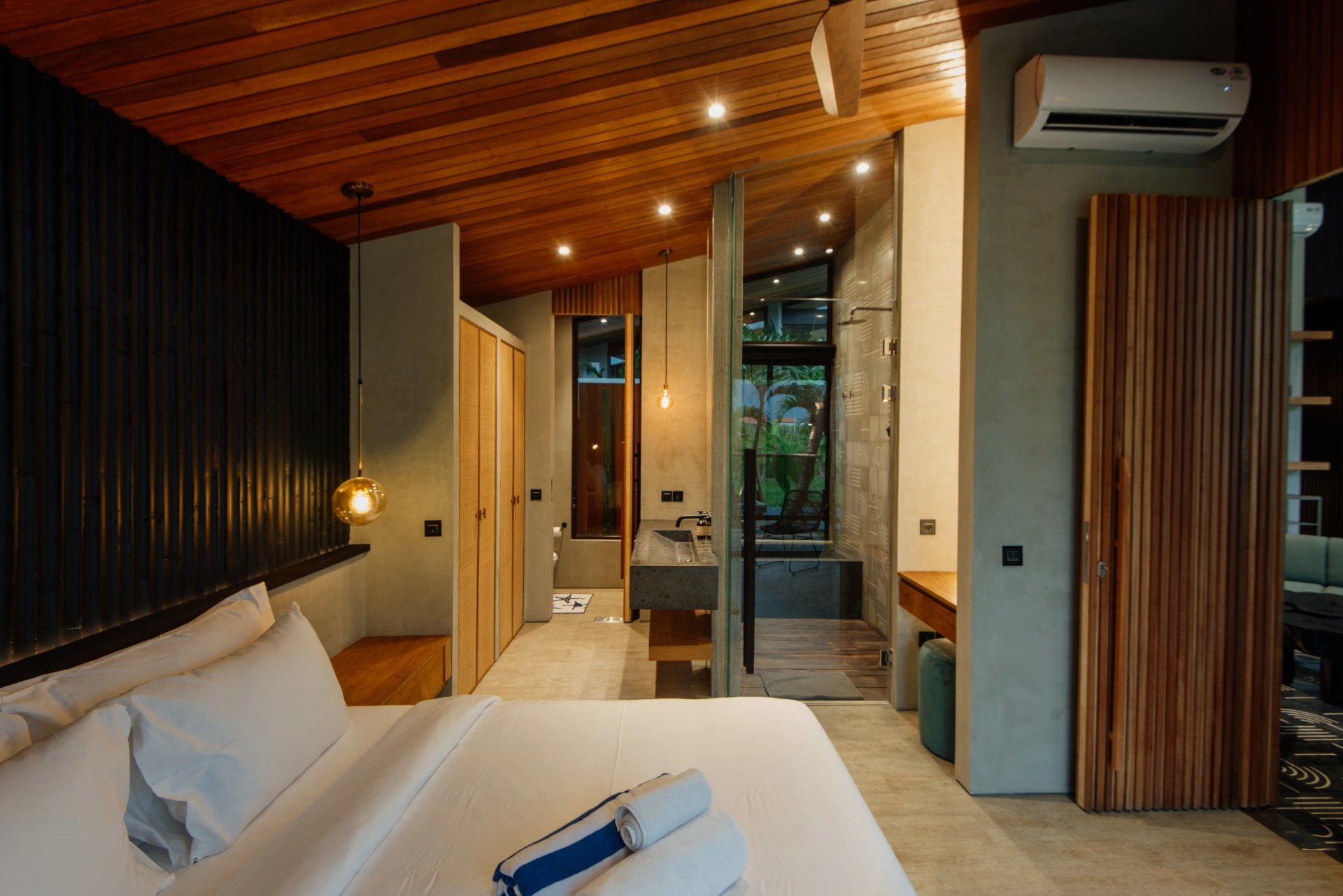 Villa For Rent 4 Bed In Pererenan,Badung Bali, 4-bed villa for rent in Pererenan – photo 4 of 15