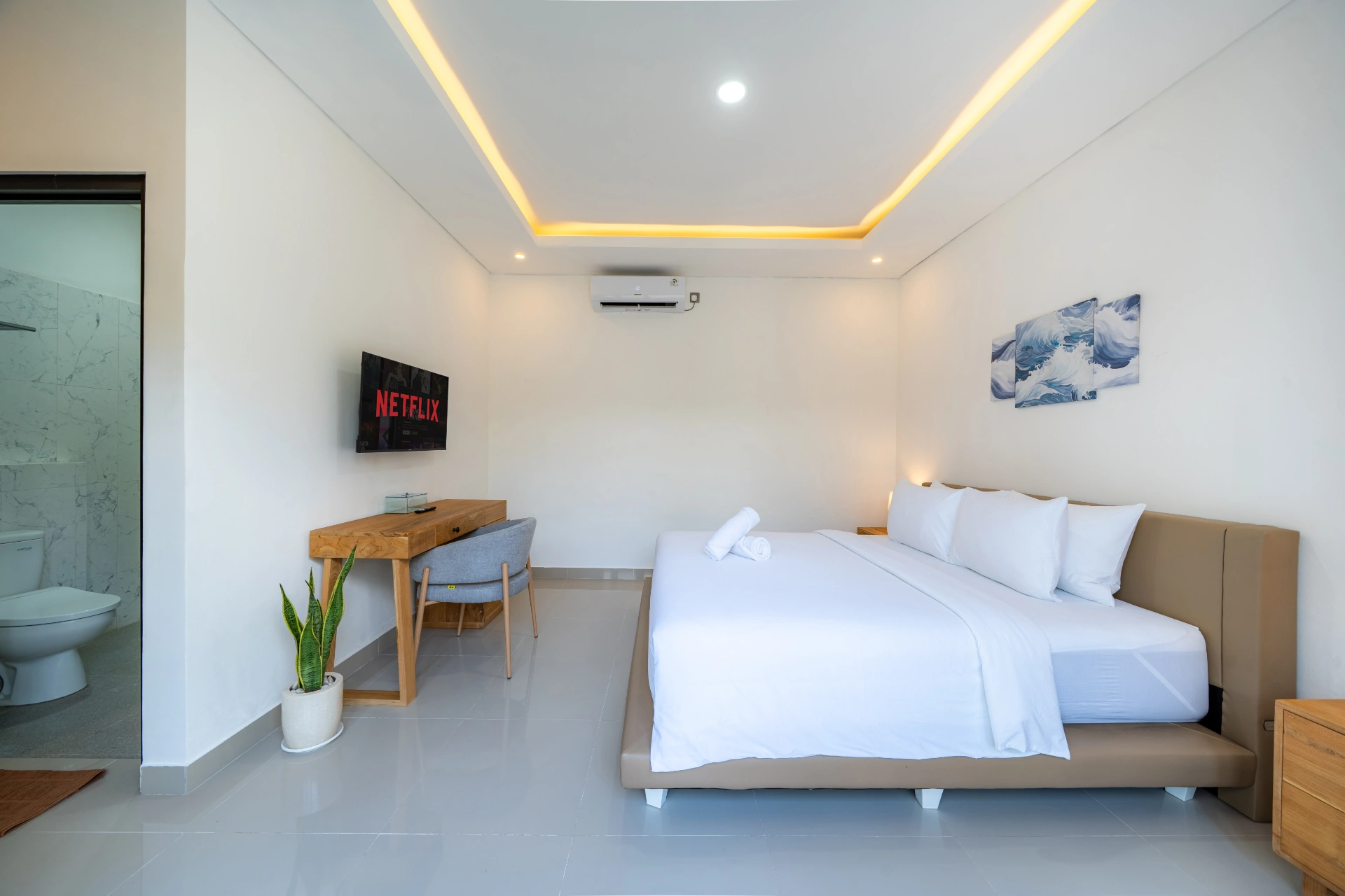 Addhika - Rooftop Terrace Villa with Pool, Berawa, 3-bed villa for rent in Pererenan – photo 11 of 15