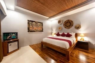 6 Bedrooms Villa for Rent in Seminyak, 6-bed villa for rent in Seminyak – photo 8 of 15