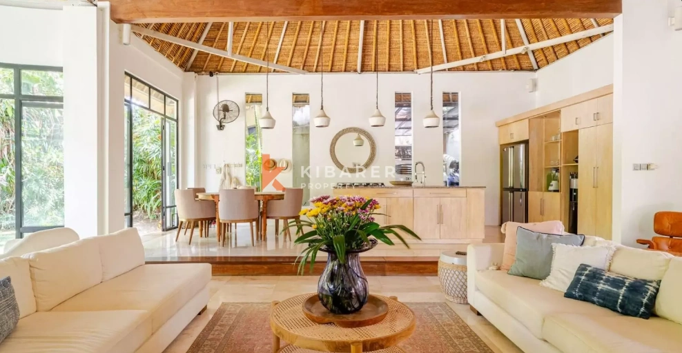 Relaxing Tropical Two Bedroom Villa with Garden Paradise in Umalas, 2-bed villa for rent in Seminyak – photo 2 of 15
