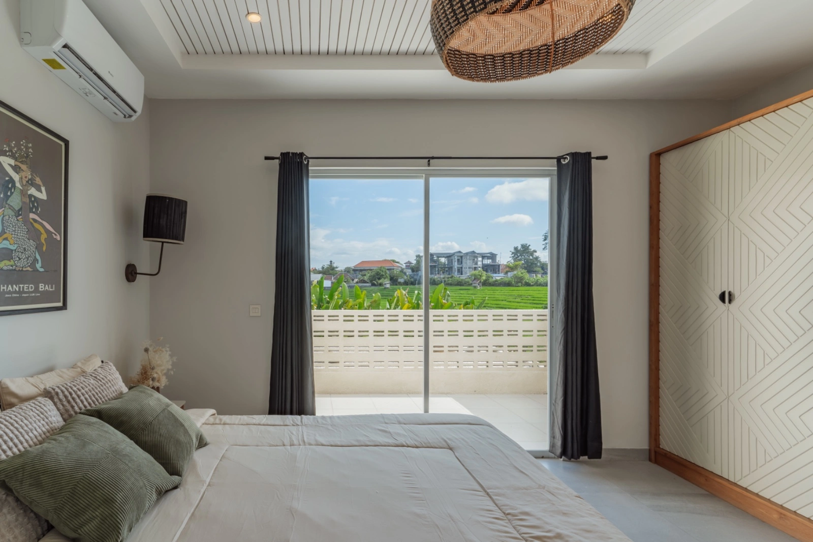 Contemporary Beautiful 3 Bedrooms Villa with Rice Fields View, 3-bed villa for rent in Canggu – photo 11 of 12