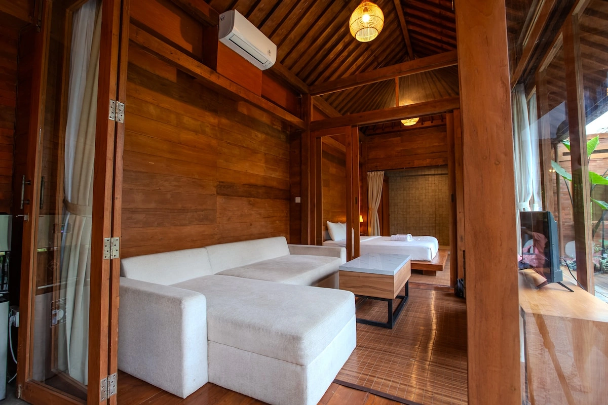 Swara Tenang a Cozy Wooden with Peaceful Vibes, 2-bed villa for rent in Tabanan – photo 12 of 15