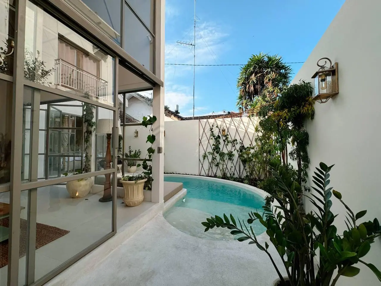 Victorian Vintage style Villa | 2 Bedrooms | Berawa, 2-bed villa for rent in Canggu – photo 14 of 15