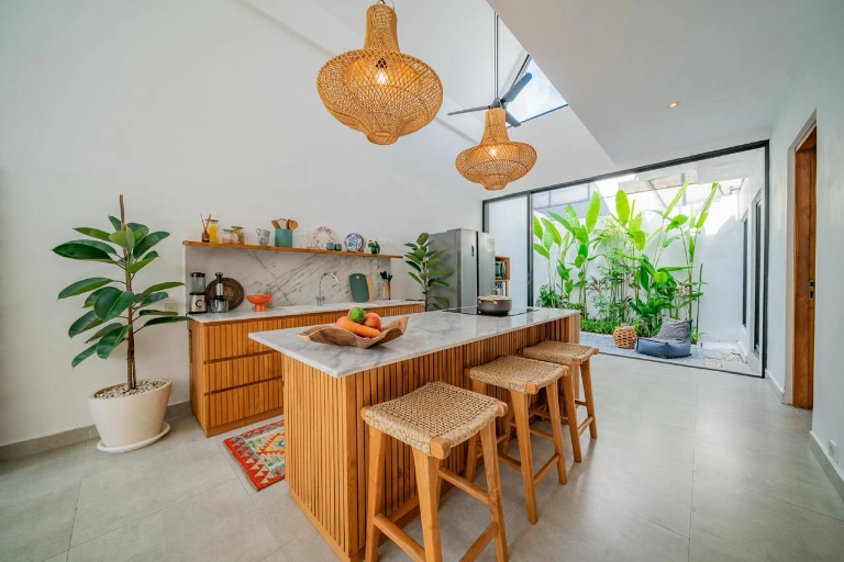 3 Bedroom Luxury Modern Tropical in Berawa, 3-bed villa for rent in Canggu – photo 7 of 15