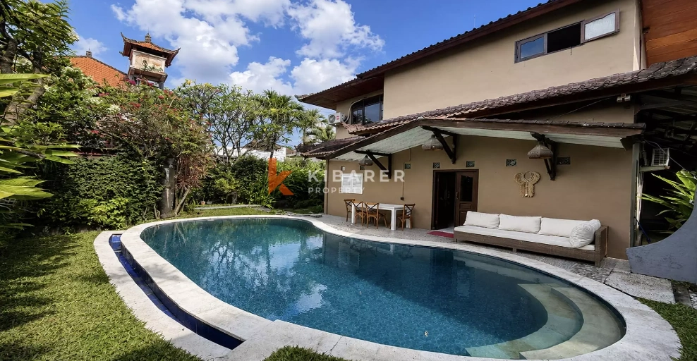 Beautiful Super Cozy Two Bedroom Closed Living Villa in Bumbak, 2-bed villa for rent in Seminyak – photo 2 of 15