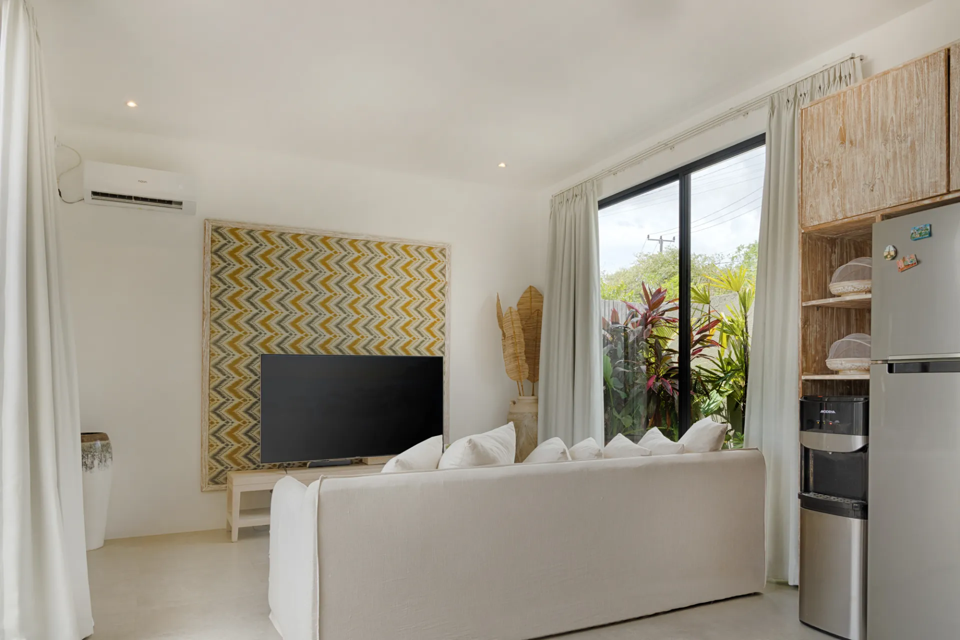 The Art-Inspired 2BR Modern Villa with Private Pool near Melasti Beach, 2-bed villa for rent in Uluwatu – photo 7 of 15