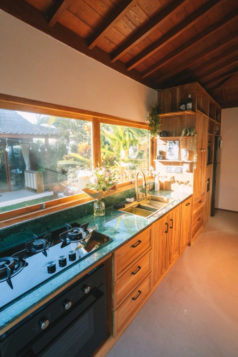 Big Garden • Big Pool Coastal Villa – Ocean Side Seseh, 3-bed villa for rent in Seseh – photo 8 of 15