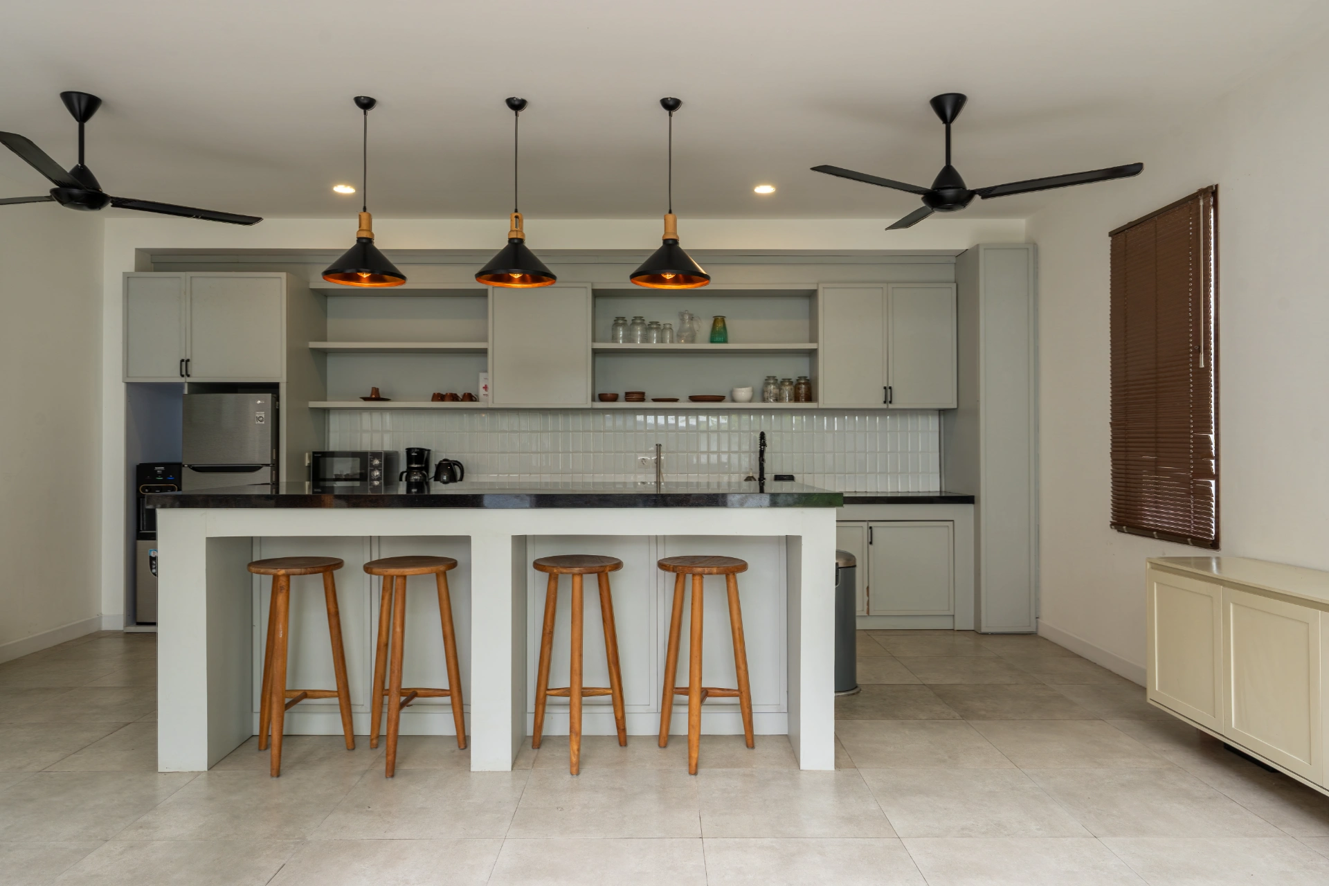 Green Moon 1 - Designer 4BR Villa | Near Berawa Beach & Pool, 4-bed villa for rent in Canggu – photo 6 of 15