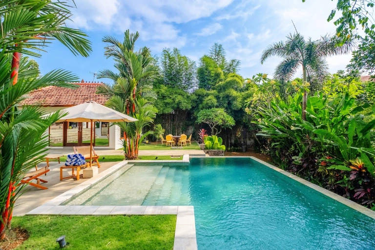 Private 3-bedroom Tropical Villa with Huge Garden, Cold Plunge & Infinity Pool, 3-bed villa for rent in Canggu – photo 3 of 15