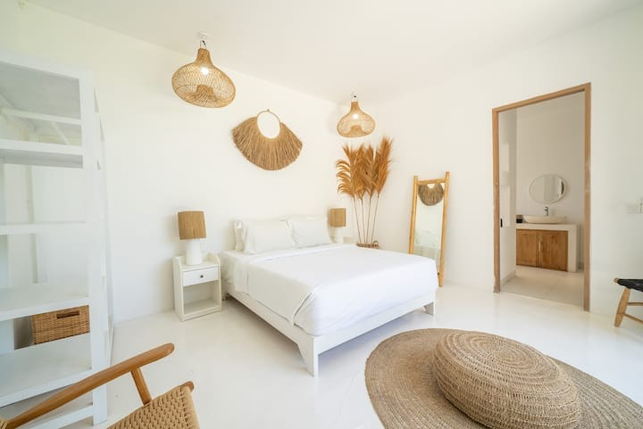 Villa For Rent 5 Bed In Umalas,Kerobokan Bali, 5-bed villa for rent in Canggu – photo 3 of 15