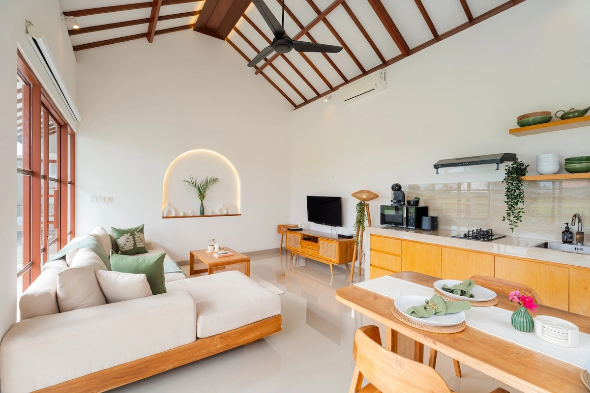 Villa w/ Pool, Rice Field & Mountain Views, 2-bed villa for rent in Seseh – photo 12 of 15