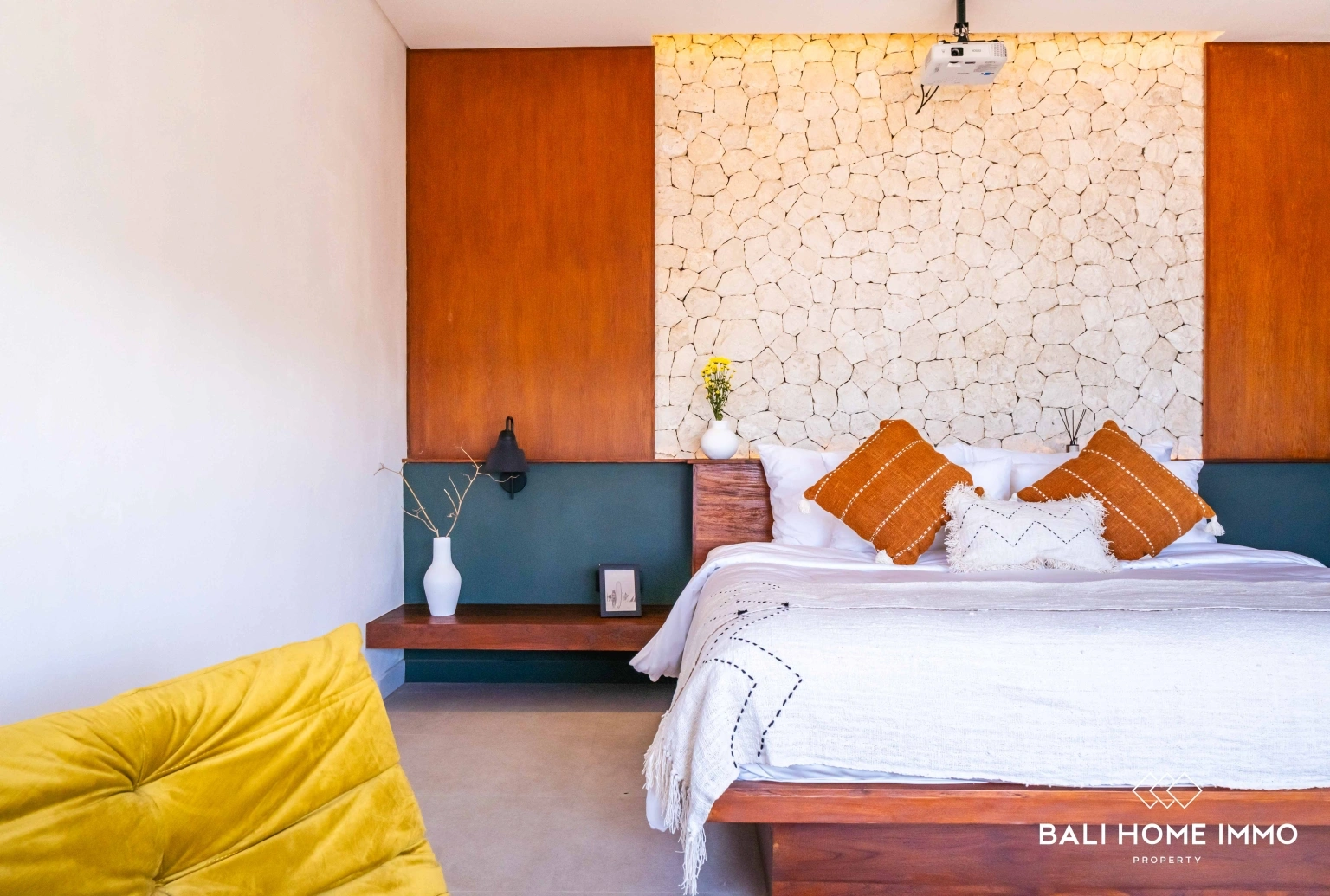 Brand new 3 bedroom villa in the heart of Berawa, 3-bed villa for rent in Canggu – photo 13 of 15