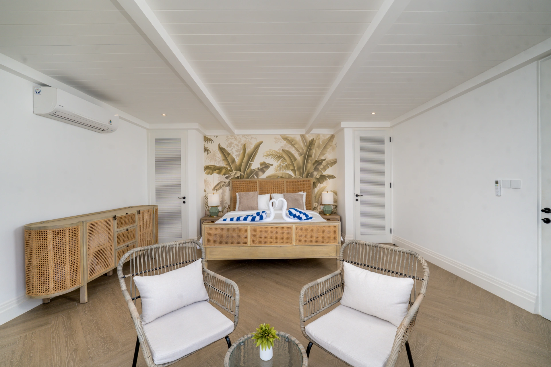Villa Aclasa: Luxe 4BR Retreat in Central Canggu, 4-bed villa for rent in Canggu – photo 8 of 15