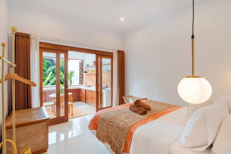 Stylish 3BR Villa in Canggu | Private Pool & Prime Location, 3-bed villa for rent in Canggu – photo 8 of 15