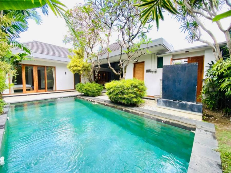2-bed villa for rent in Seminyak