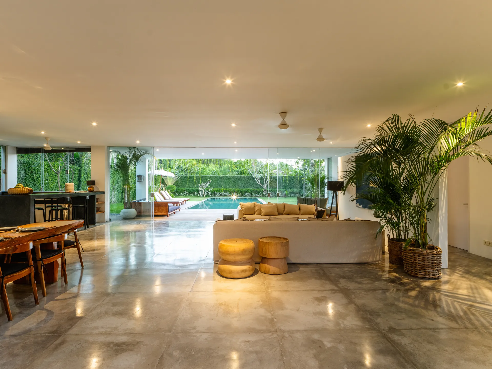 Luxury 5 BR Tropical Villa Near Echo Beach Canggu, 5-bed villa for rent in Canggu – photo 11 of 15