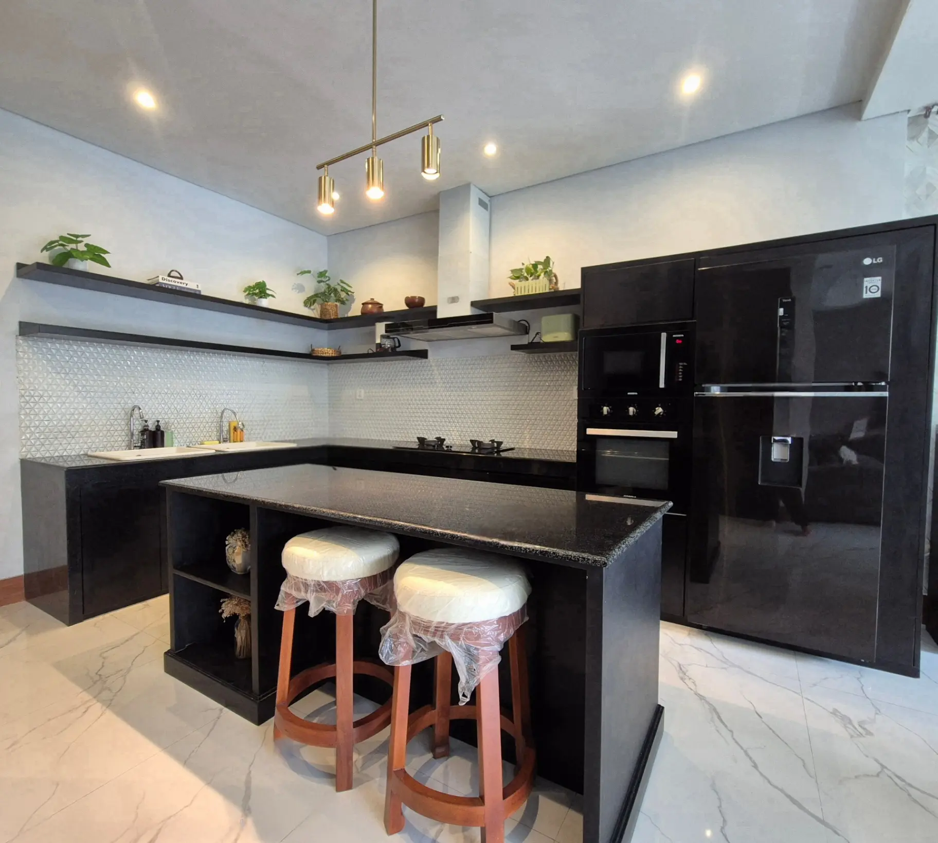 Modern 3BR Villa w/ Rooftop Bar, Home Gym, and Office, 4-bed villa for rent in Canggu – photo 10 of 10