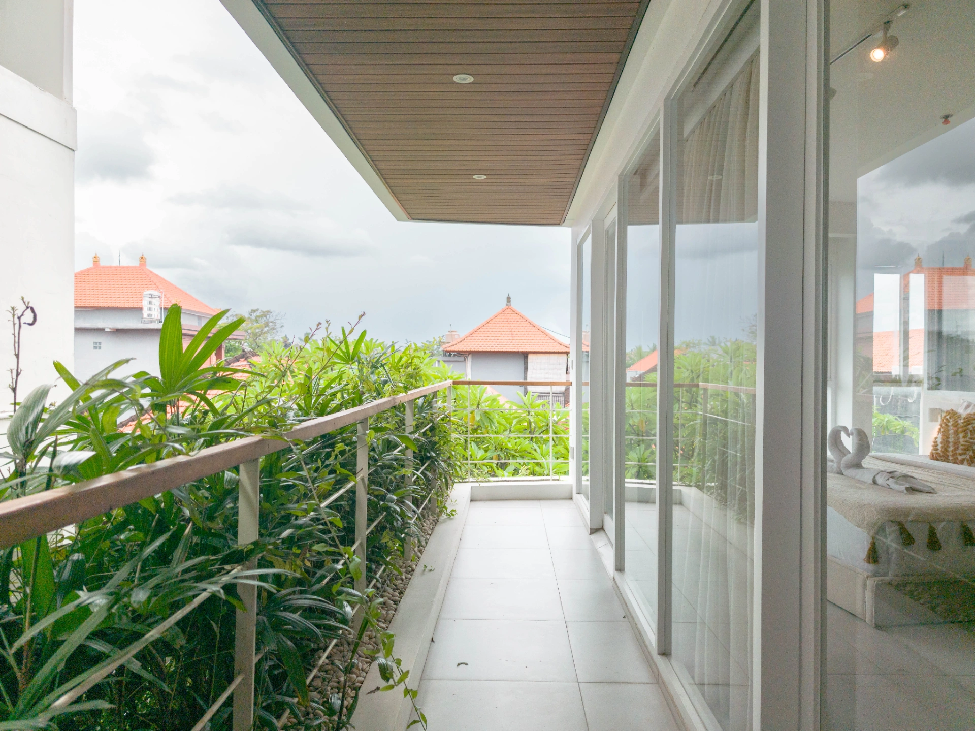 Elegant Modern Retreat in Heart of Berawa | The Cruise 31, 1-bed villa for rent in Canggu – photo 15 of 15