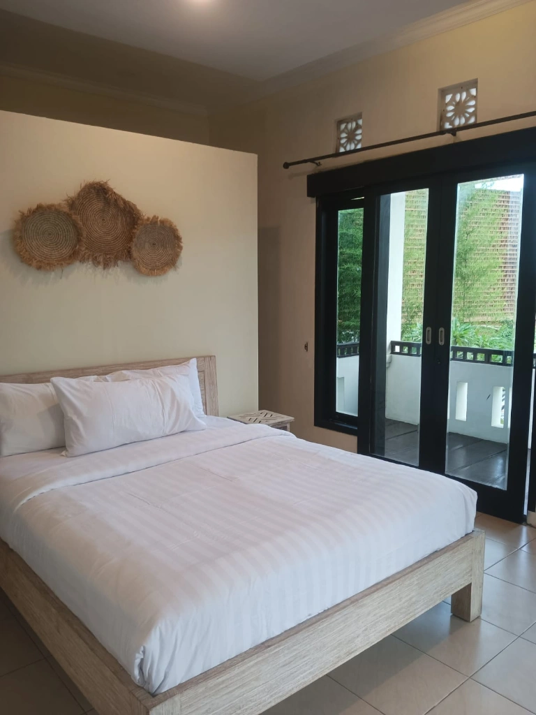 Considered 3BR Villa w/ Private Pool and Carport, 3-bed villa for rent in Pererenan – photo 12 of 15