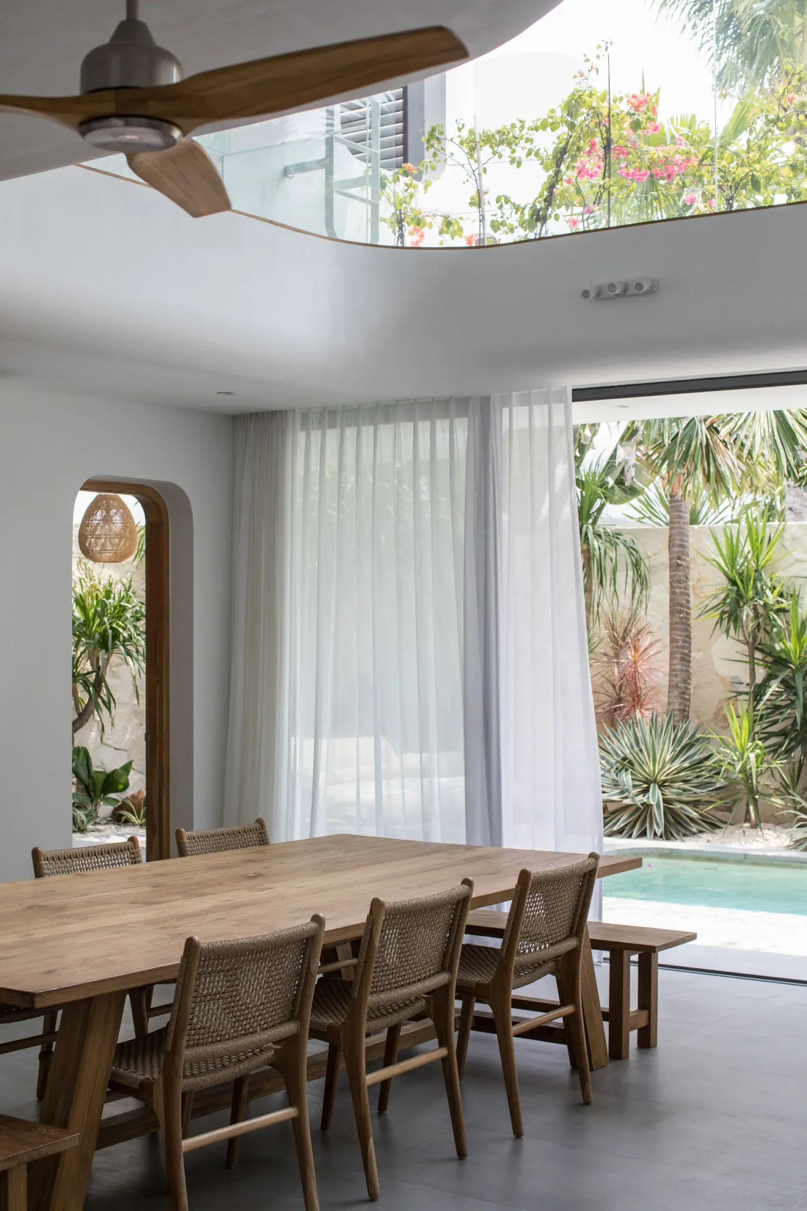 4 Bedroom Luxury Villa in Berawa, 4-bed villa for rent in Canggu – photo 9 of 15