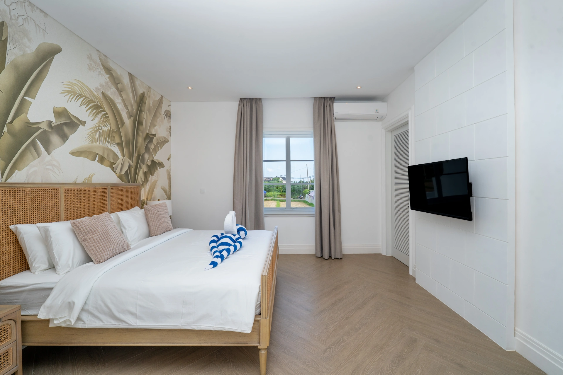 Villa Aclasa: Luxe 4BR Retreat in Central Canggu, 4-bed villa for rent in Canggu – photo 5 of 15