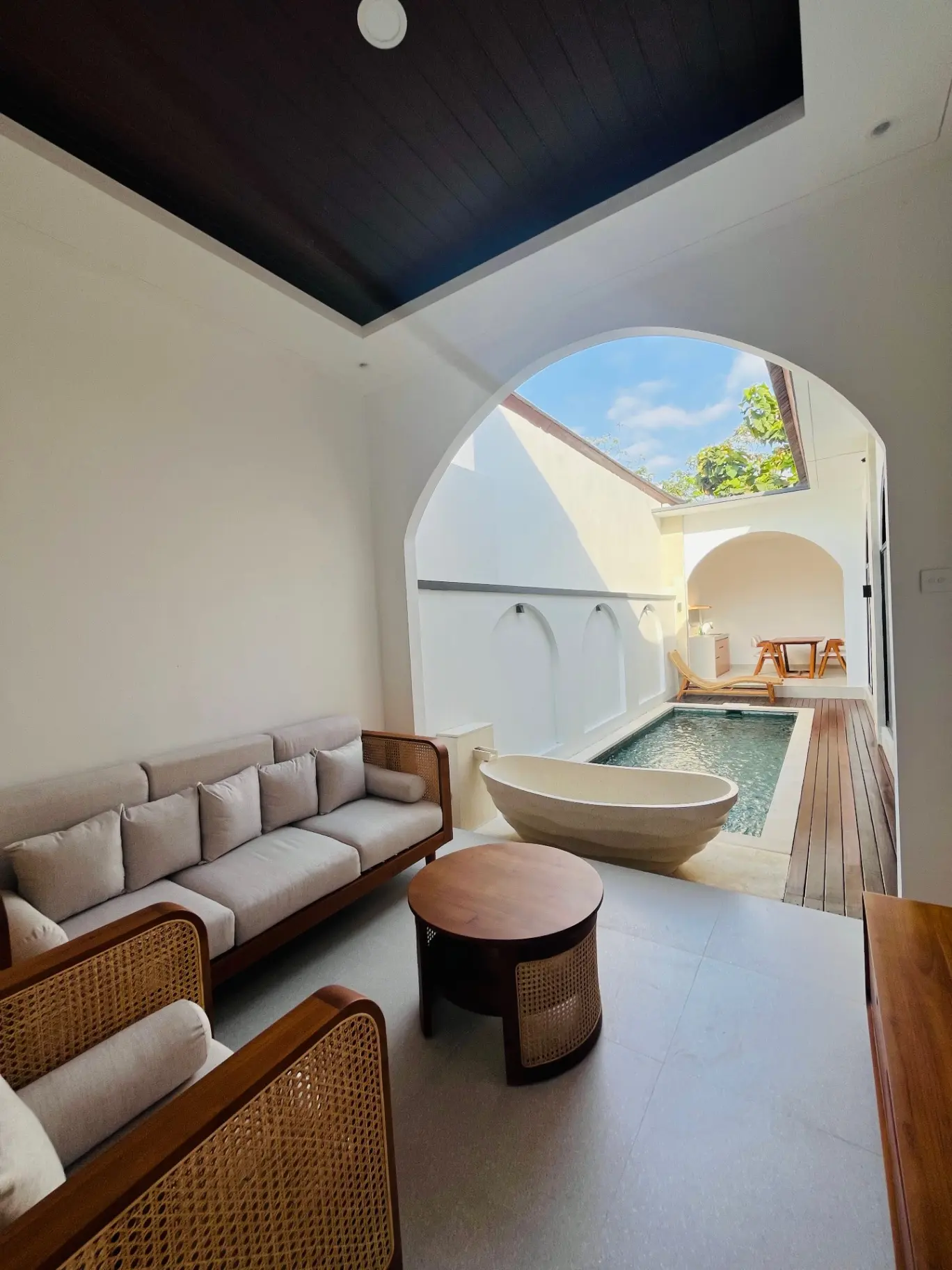 Mediterranean 2BR Villa w/ Private Pool and Sunset Views, 2-bed villa for rent in Uluwatu – photo 5 of 10