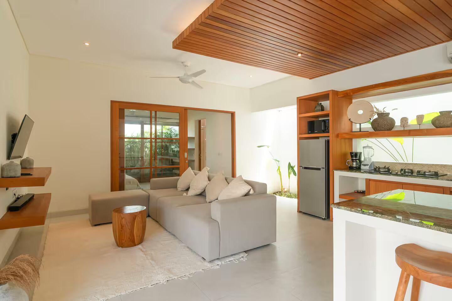 3 Bedrooms Villa in Berawa, 3-bed villa for rent in Canggu – photo 3 of 15