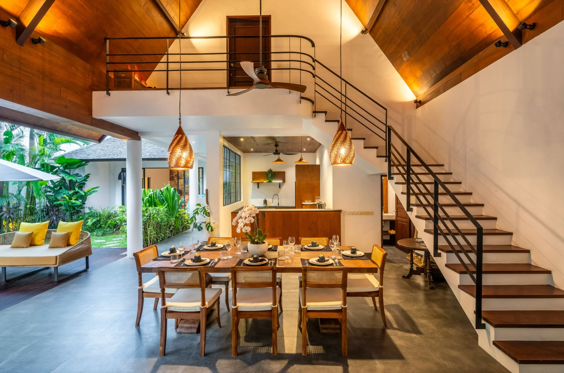 Stunning Tropical 4BR Villa Just 650 Meters from Pererenan Beach, 4-bed villa for rent in Pererenan – photo 2 of 9