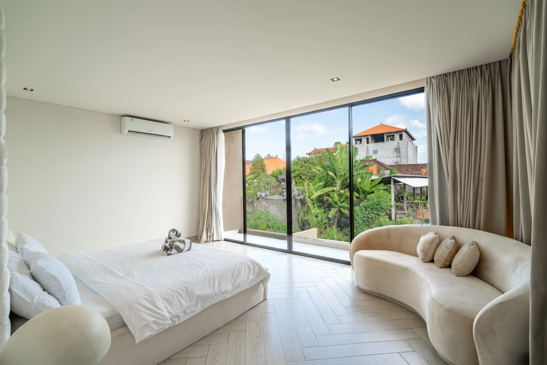 Minimalist Paradise: Tranquil Canggu Villa, 3-bed villa for rent in Canggu – photo 8 of 15
