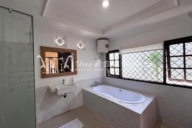3BR Villa for Rent at Umalas, 3-bed villa for rent in Canggu – photo 14 of 15