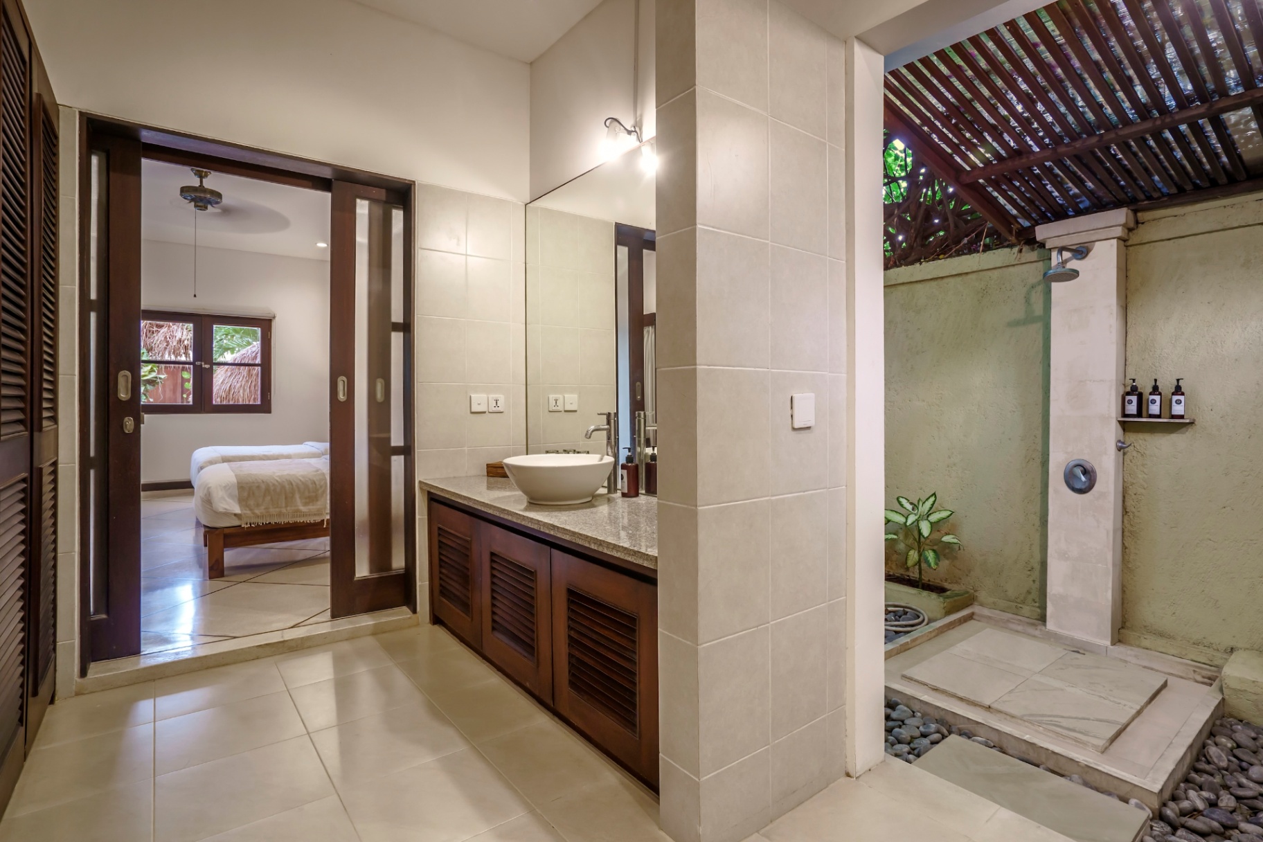 Villa Gading - Stunning 4BD Villa near Seminyak Beach, 4-bed villa for rent in Seminyak – photo 8 of 15
